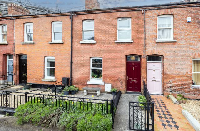 14 Saint Patricks Terrace, Russell Street, Dublin 1 - Click to view photos
