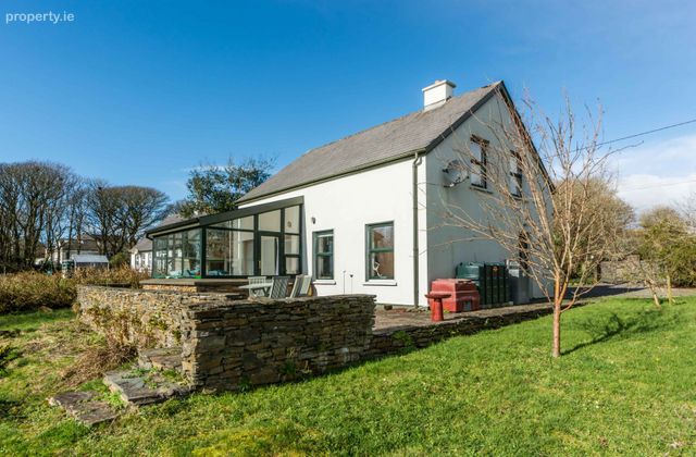 The Brambles, Derreennatra, Schull, Rossbrin, Co. Cork - Click to view photos