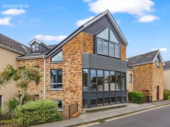 Apartment 1, 51 Village Court, Butterfield Avenue, Dublin 14 - Image 2