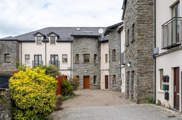 13 The Archways, Bridge Street, Carrick On Shannonm, Co. Leitrim, Carrick-on-Shannon, Co. Leitrim - Click to view photos