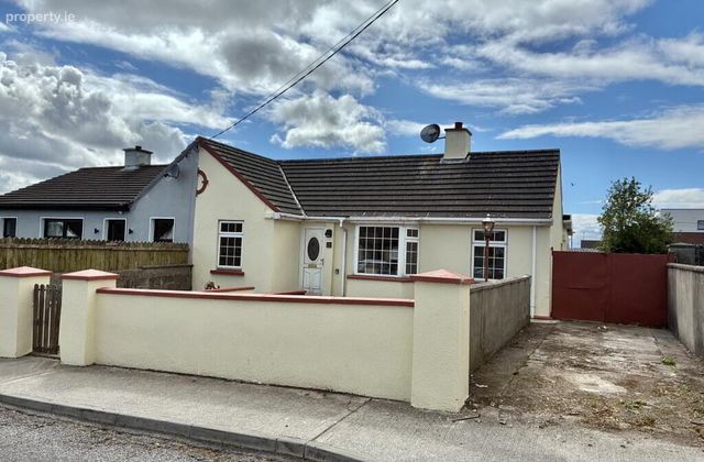 66 Congress Villas, Dungarvan, Co. Waterford, Dungarvan, Co. Waterford - Click to view photos