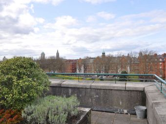Apartment 32, Canon Court, Christchurch, Dublin 8 - Image 2