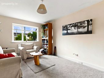 32 Hillview Estate, Ballinteer, Dublin 16 - Image 3