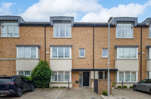 14 Larkfield Place, Clay Farm, Leopardstown, Dublin 18 - Click to view photos
