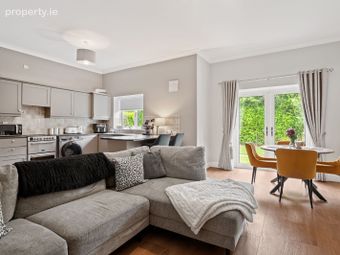 65 Parklands Court, Dublin 24, Ballycullen, Dublin 24 - Image 2