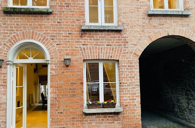 Lad lane, Dublin 2 - Click to view photos