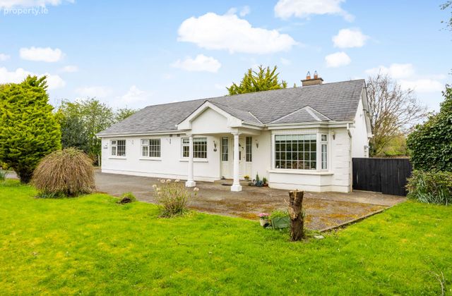 Ballygarrett, Clonbullogue, Co. Offaly - Click to view photos