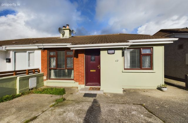 42 Pinewood Avenue, Hillview, Waterford, Waterford City Centre, Co. Waterford - Click to view photos