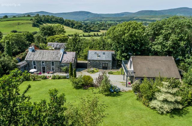 Lazy Acre, Shandrum Beg, Bantry, Co. Cork - Click to view photos