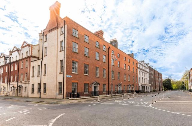 Hume Street House, 3-8 Hume Street, Stephen's Green, Dublin 2 - Click to view photos