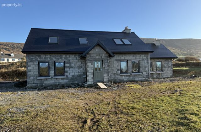 Ballinaratha, Dunquin, Co. Kerry - Click to view photos