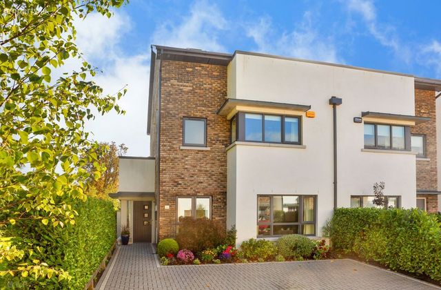 41 Woodbank, Shankill, Dublin 18, Loughlinstown, Co. Dublin - Click to view photos