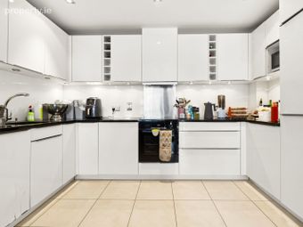 18 The Garnish, Lancaster Gate, Western Road, Co. Cork - Image 5