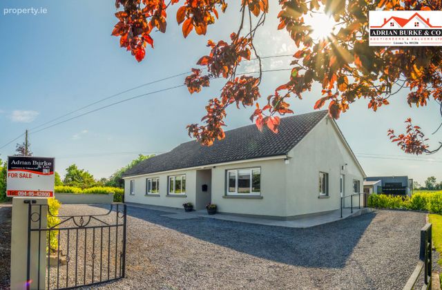 Knocknakillew, Ballinrobe, Ballinrobe, Co. Mayo - Click to view photos