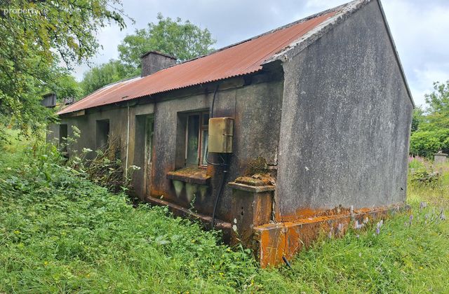 Cloonmore, Ballyfarna, Claremorris, Co. Mayo - Click to view photos