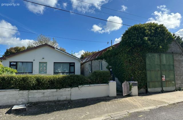 East Square, Askeaton, Askeaton, Co. Limerick - Click to view photos