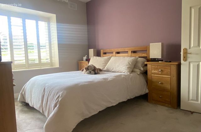 Sl&iacute; Chluain Aoibhinn Court, Craddockstown Road, Naas, Co. Kildare - Click to view photos