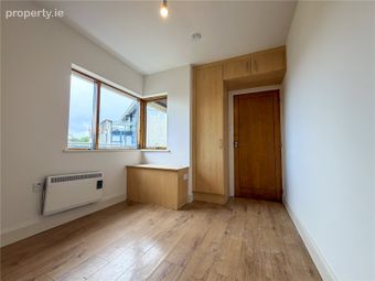 33 Crescent Court, Father Griffin Road, Galway City Centre, Galway, Claddagh, Co. Galway - Image 3
