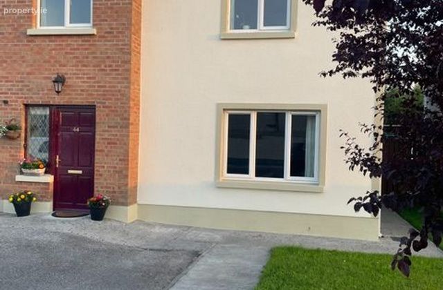 44 Dun Esker, Ballinasloe, Co. Galway, Ballinasloe, Co. Galway - Click to view photos