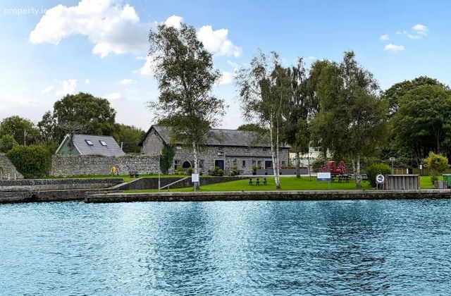 Lough Derg House, Dromineer, Nenagh, Co. Tipperary, Dromineer, Co. Tipperary - Click to view photos