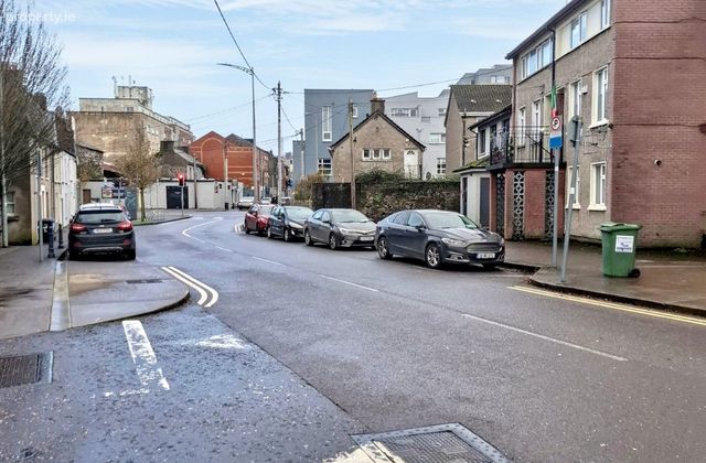 Apartment 4, 29 Henry Street, Cork City Centre, Co. Cork - Click to view photos