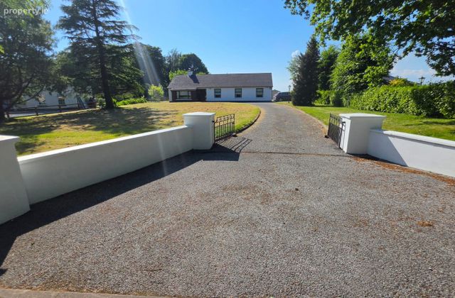 Sheen Lawn, Drishane More, Millstreet, Co. Cork - Click to view photos