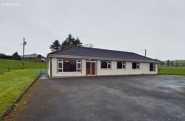 Carrowclough, Carrick-on-Suir, Co. Waterford - Click to view photos