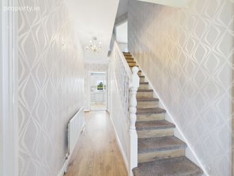 25 Castle Court, Waterford Road, Carrickbeg, Carrick-on-Suir, Co. Tipperary - Image 4