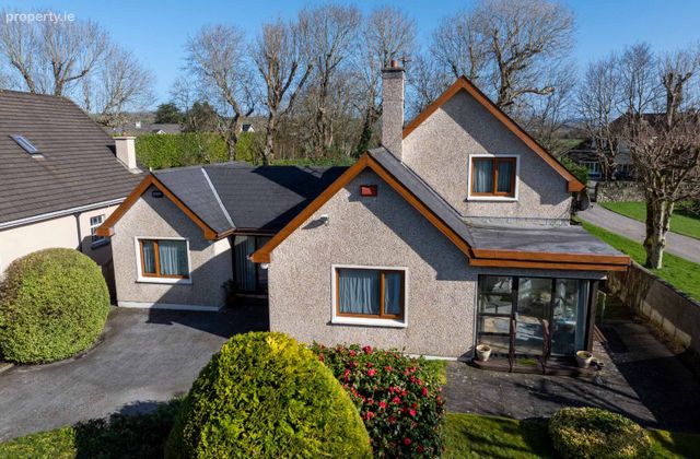 Lee Villa, Mounthawk, Tralee, Co. Kerry - Click to view photos