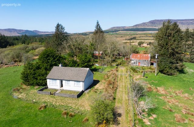 Derreen, Mastergeehy, Waterville, Co. Kerry - Click to view photos