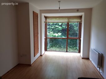 35 The Bridge, Shankill, Dublin 18 - Image 2