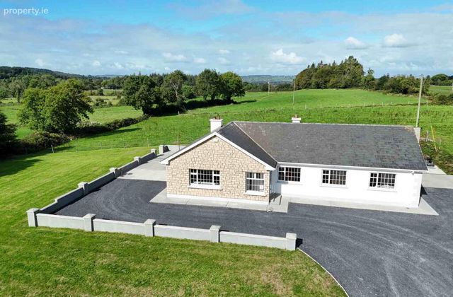 Hillview House, Cullaun, Knock, Roscrea, Co. Tipperary, Knock, Co. Tipperary - Click to view photos