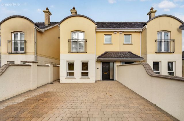 17 The Willows, Kilmoney, Carrigaline, Co. Cork - Click to view photos
