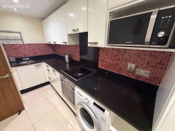 3 Bedroom Apartment, Adelaide Square, Christchurch, Dublin 8 - Image 4