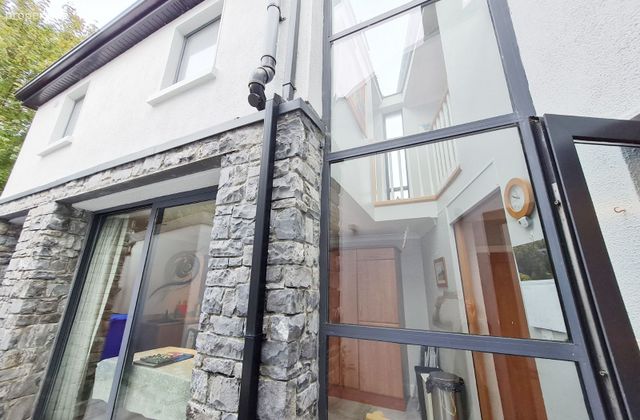 Short Term, 3 Months Lease, 1 Parkavara, Mill Street, Galway City Centre, Co. Galway - Click to view photos