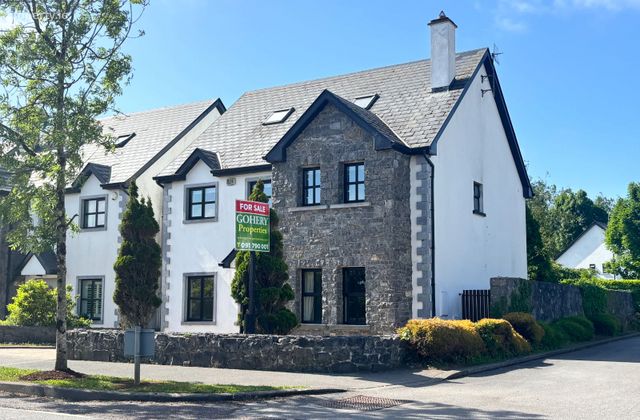 7 Orancourt, Oranhill, Oranmore, Co. Galway - Click to view photos