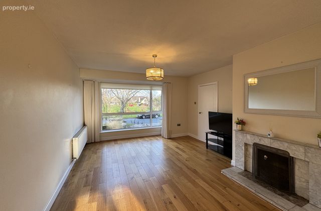 5 Vale View Avenue, Cabinteely, Dublin 18 - Click to view photos