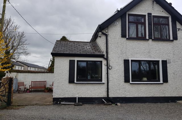 Tubber Lane, Lucan, Co. Dublin - Click to view photos