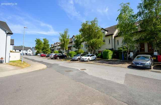 13 Cluain Cairn, Station Road, Carrigtwohill, Co. Cork - Click to view photos