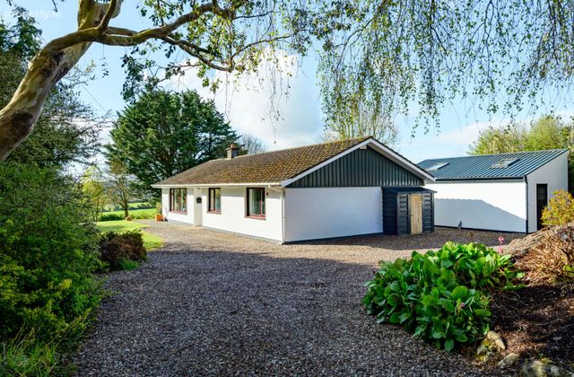Hill Crest, Ballea Hill, Carrigaline, Co. Cork - Click to view photos
