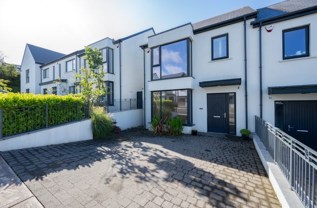 43 Mill View, Ballinglanna, Glanmire, Cork, Glanmire, Co. Cork - Click to view photos