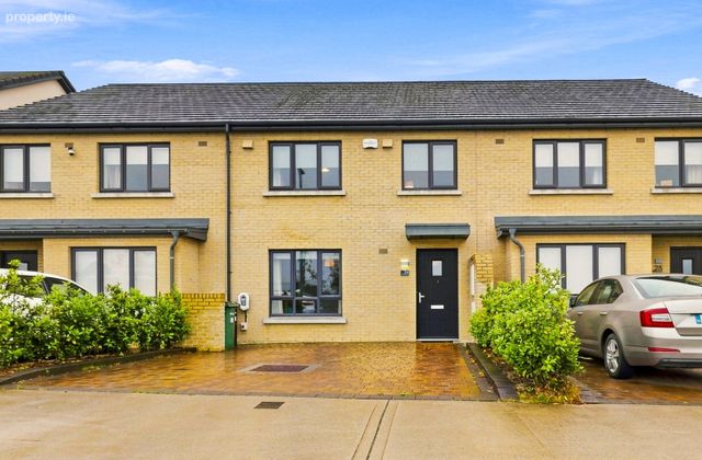 26 The Crescent, Silver Banks, Stamullen, Co. Meath - Click to view photos