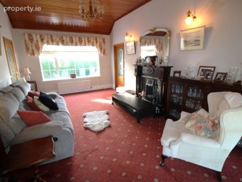 14 Highfield Park, Leixlip, Co. Kildare - Image 4