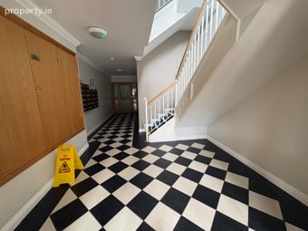 Apartment 111, Kerrymount, Castle Court, Leopardstown, Dublin 18 - Image 3