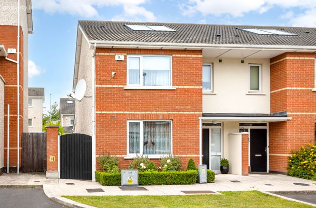 9 Hansted Grove, Lucan, Co. Dublin - Click to view photos