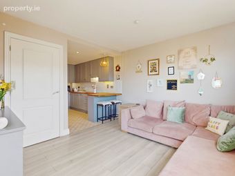 25 Hunters Hall, Hunterswood, Ballycullen, Dublin 24 - Image 3