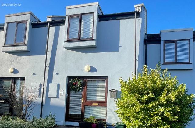 6 Carleton Village, Golf Links Road, Youghal, Co. Cork - Click to view photos