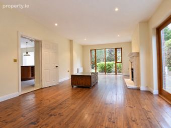 29 Orpen Green, Blackrock, Stillorgan, Co. Dublin - Image 4