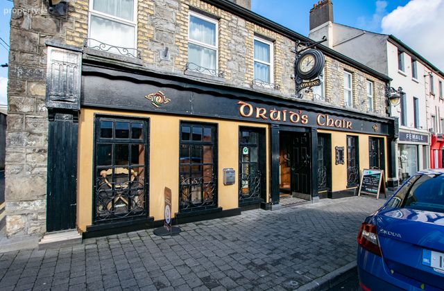 Druids Chair, Pearse St, Mullingar, Co. Westmeath - Click to view photos