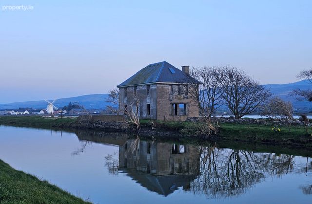 Lock Gates, Lohercannon, Tralee, Co. Kerry - Click to view photos
